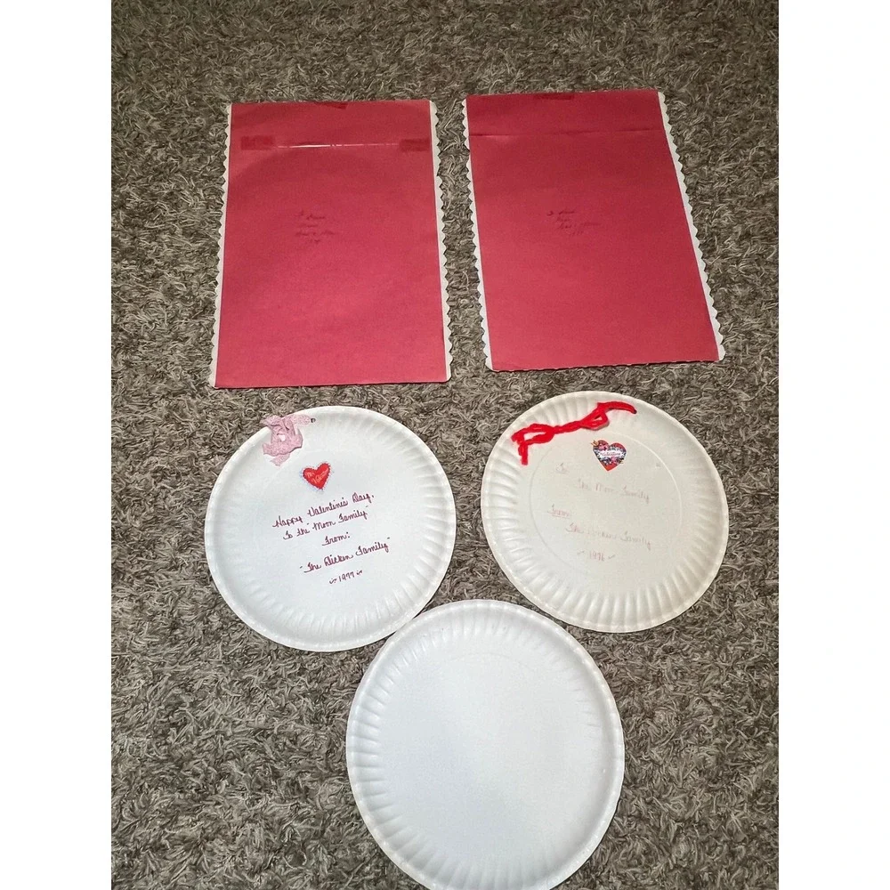 Vintage 1970'sLot Valentine Paper‎ Hearts Cards Doilies